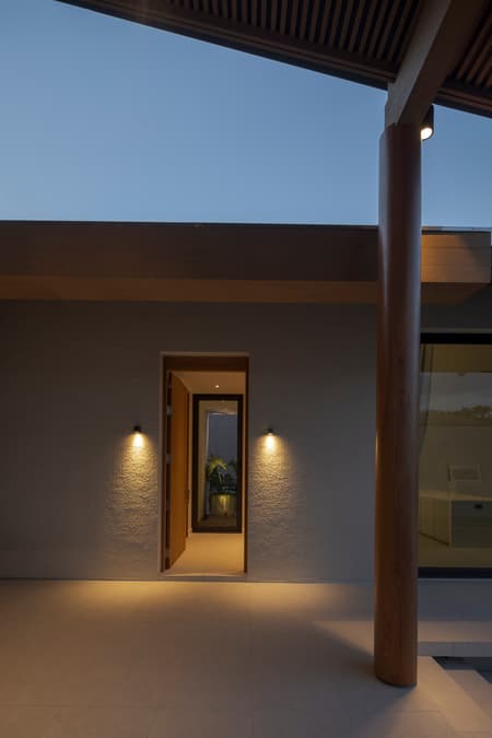 Baan Tectonix House